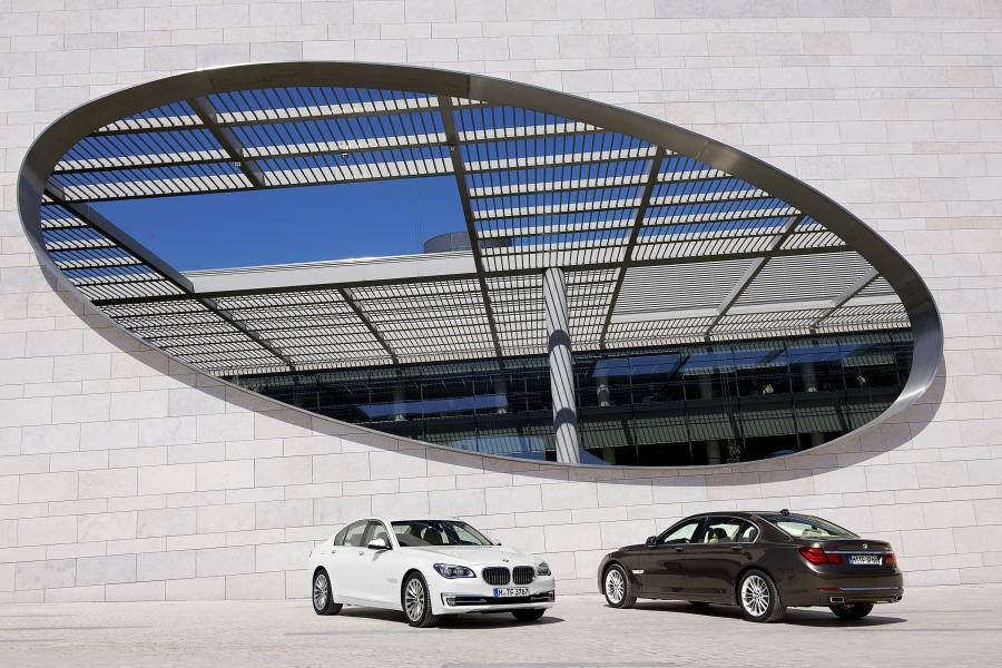  BMW 7-Series 2013 года  (фото 9 из 123)